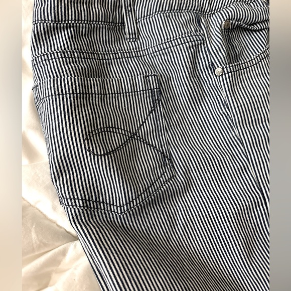 100% cotton Conductor stripe capris - Picture 6 of 16